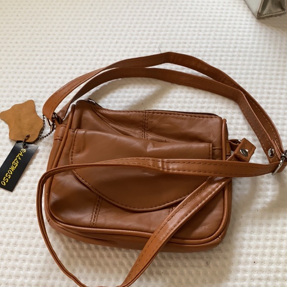 2/$30! NWT, Brown crossbody bag - Picture 5 of 6